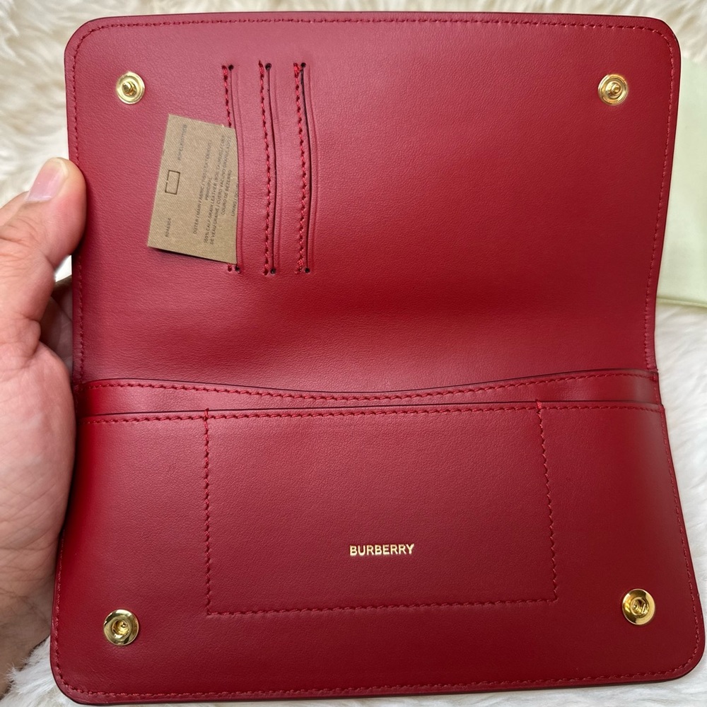 Brand New Burberry Red Pebbled Leather Wallet - Picture 4 of 6
